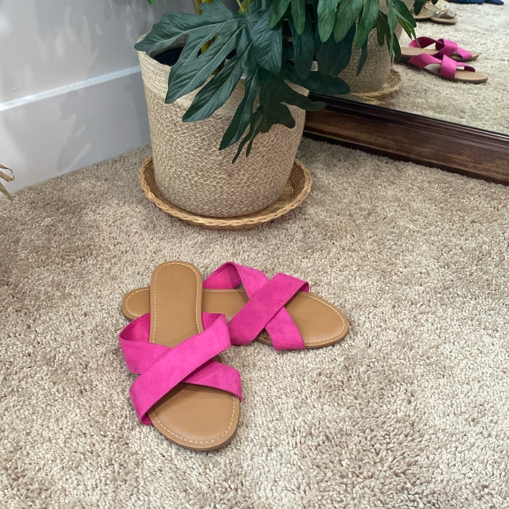 Old Navy pink suede criss cross slide